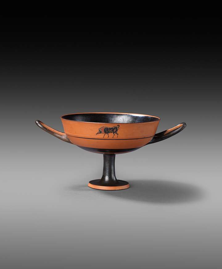 Greek black-figure Kylix with boar and bull, attributed to the Centaur Painter